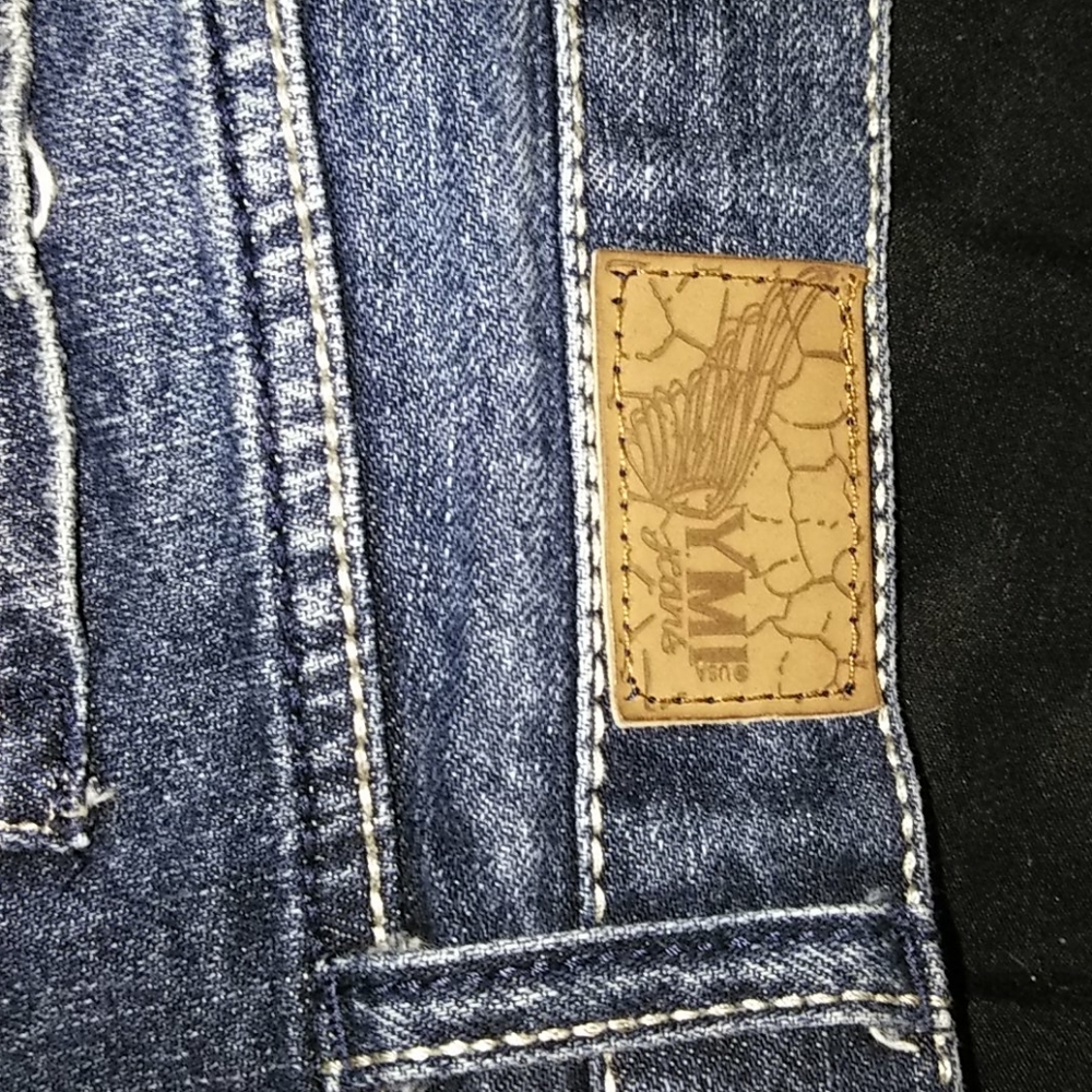 Shorts - Picture 4 of 5